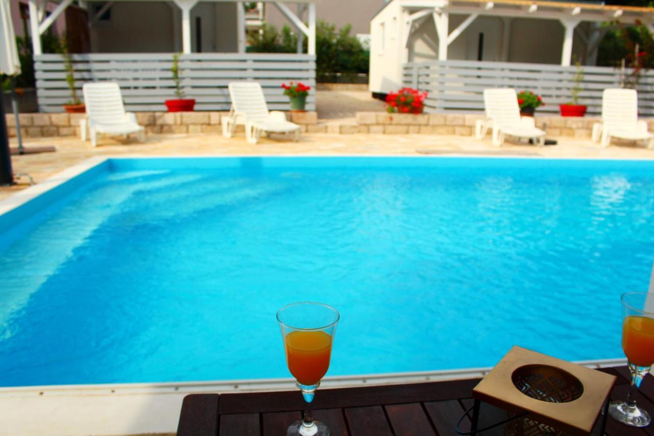 Bungalow Vice With Pool Pakostane Bagian luar foto
