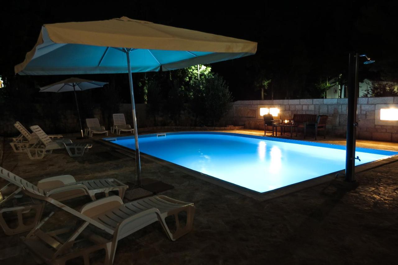 Bungalow Vice With Pool Pakostane Bagian luar foto