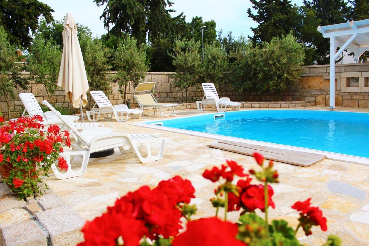 Bungalow Vice With Pool Pakostane Bagian luar foto