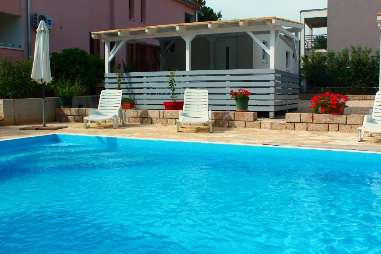 Bungalow Vice With Pool Pakostane Bagian luar foto