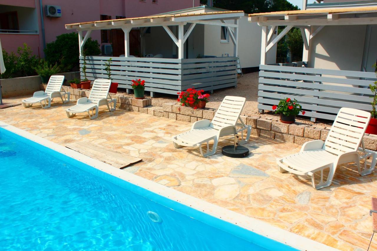 Bungalow Vice With Pool Pakostane Bagian luar foto
