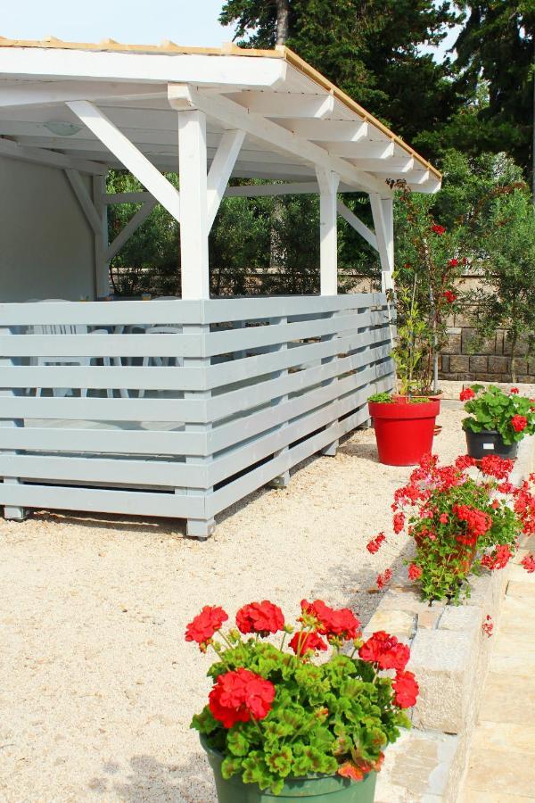Bungalow Vice With Pool Pakostane Bagian luar foto